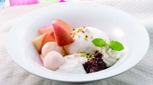 What is the sweet "Pavlova" that originated in Oceania? --Appeared in "Fresh Peach Pavlova" Denny's