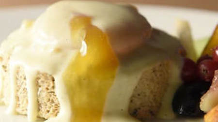 Sweet egg Benedict? "Sweets Benedict"-"Egg yolk" is reproduced with orange sauce!