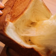 一番おいしい“高級デニッシュ食パン”の食べ方--焼きたてはココだけ！ミヤビカフェ神保町店オープン