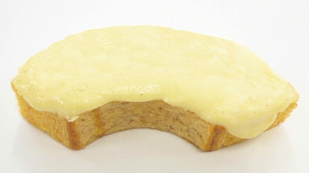 "Premium Melt Cheesecake Baum" at FamilyMart--Cheese melts when warmed!
