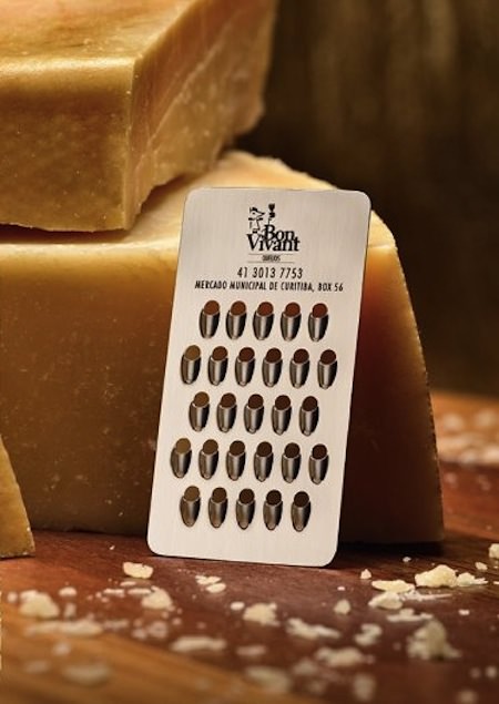 チーズおろしにもなるショップカード「Cheese Grater Card」