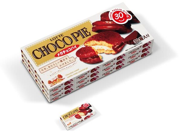 "Mega Choco Pie" This size compared to the regular version