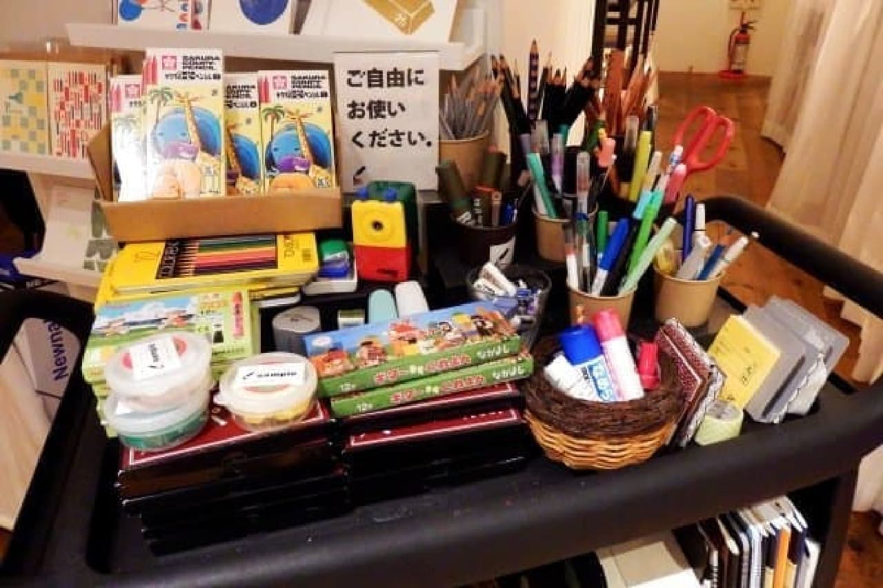 Lots of stationery that you can use freely