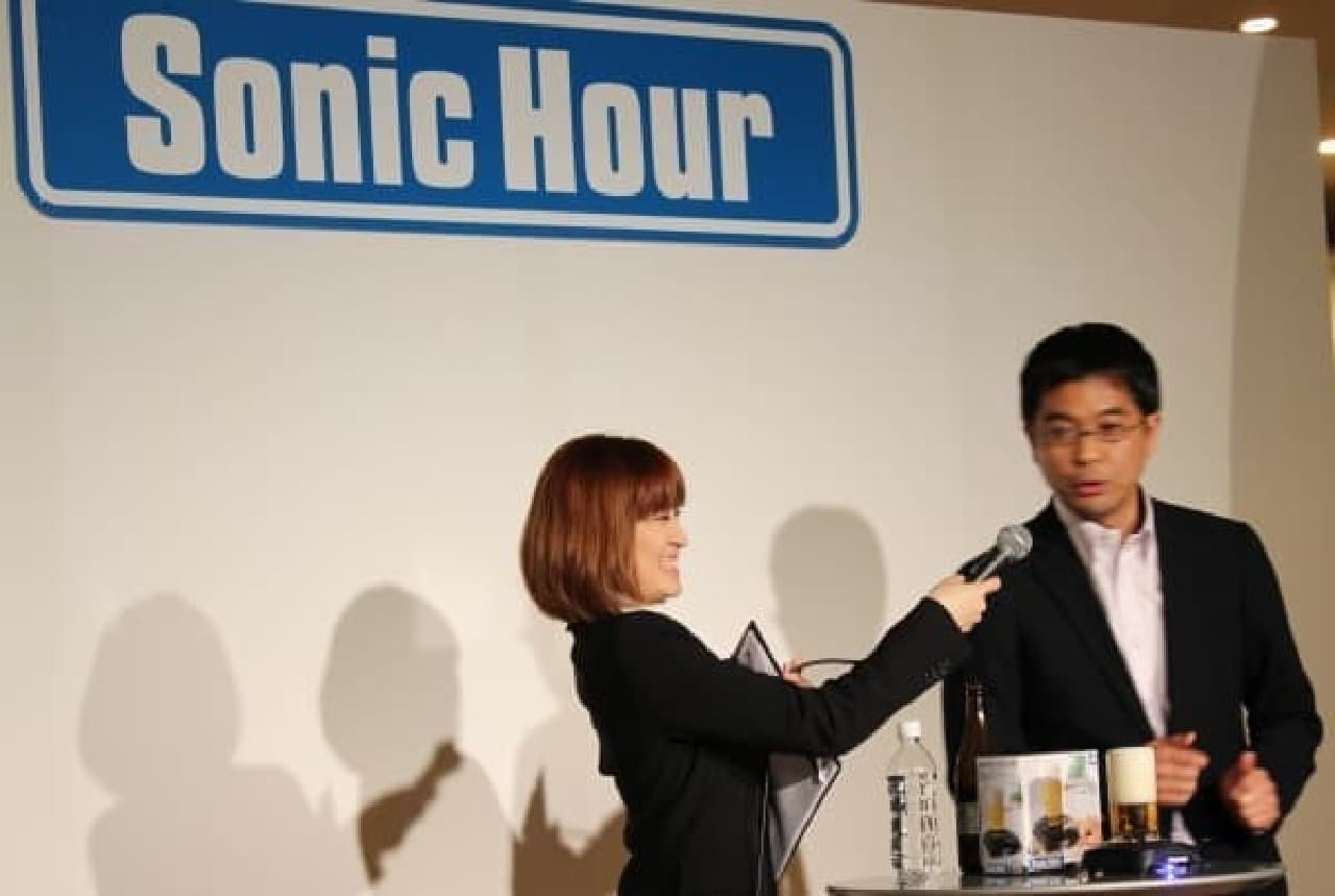 The developer of Sonic Hour gave a demonstration by himself.