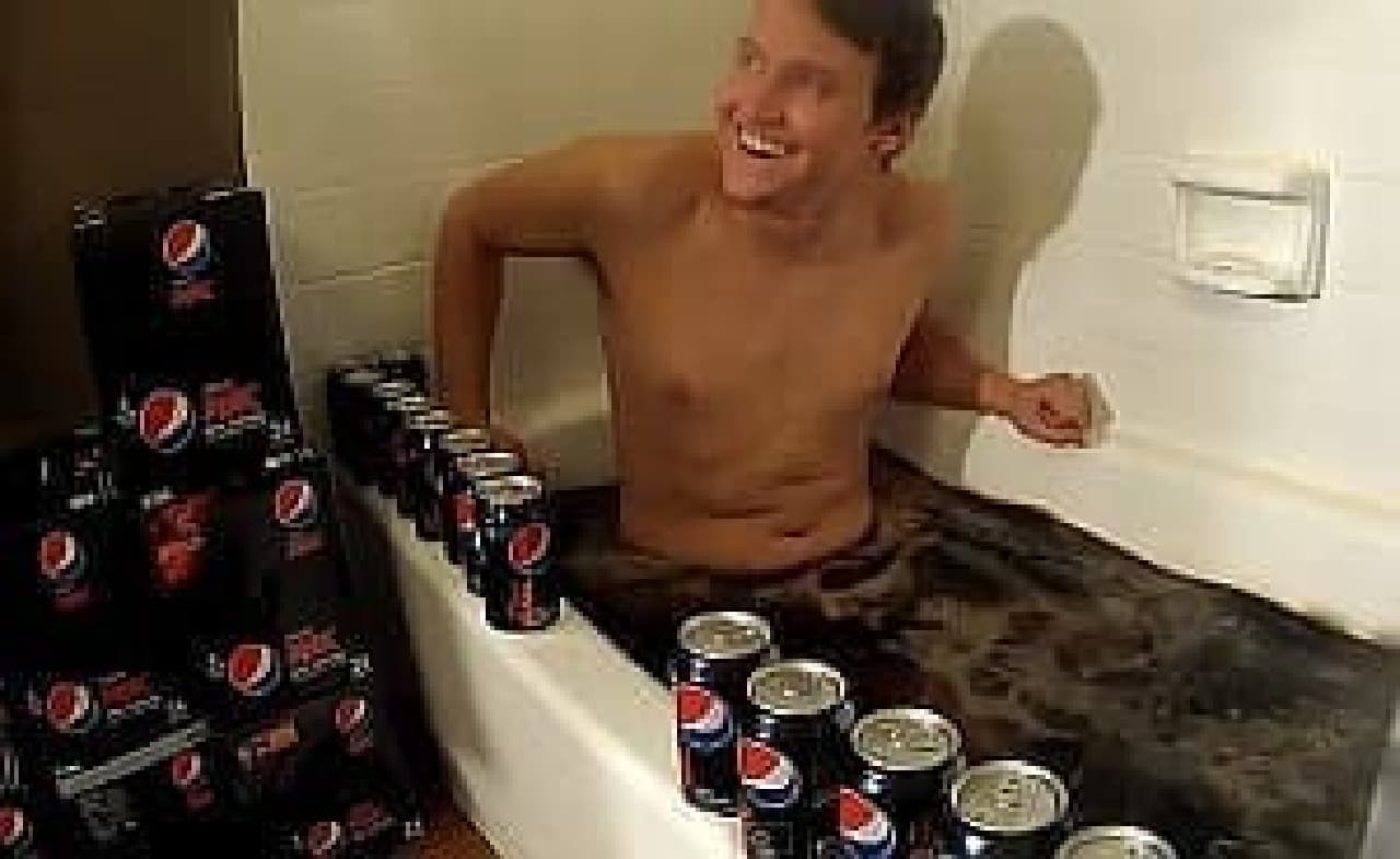 Will "Coke Party at the Drinking Fountain" Realize the Dream of Coke Bath?