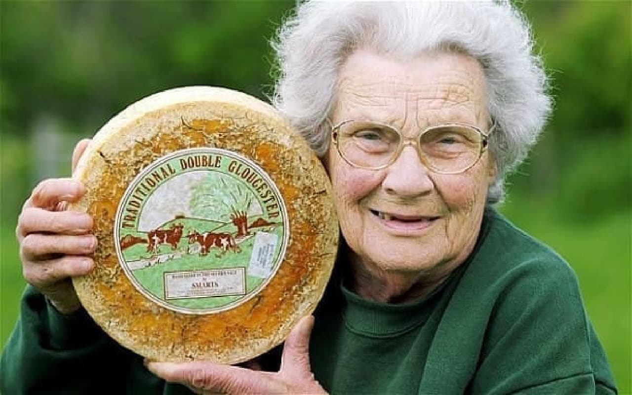 86歳の Diana Smart 氏とチーズ（出典：The Telegraph）