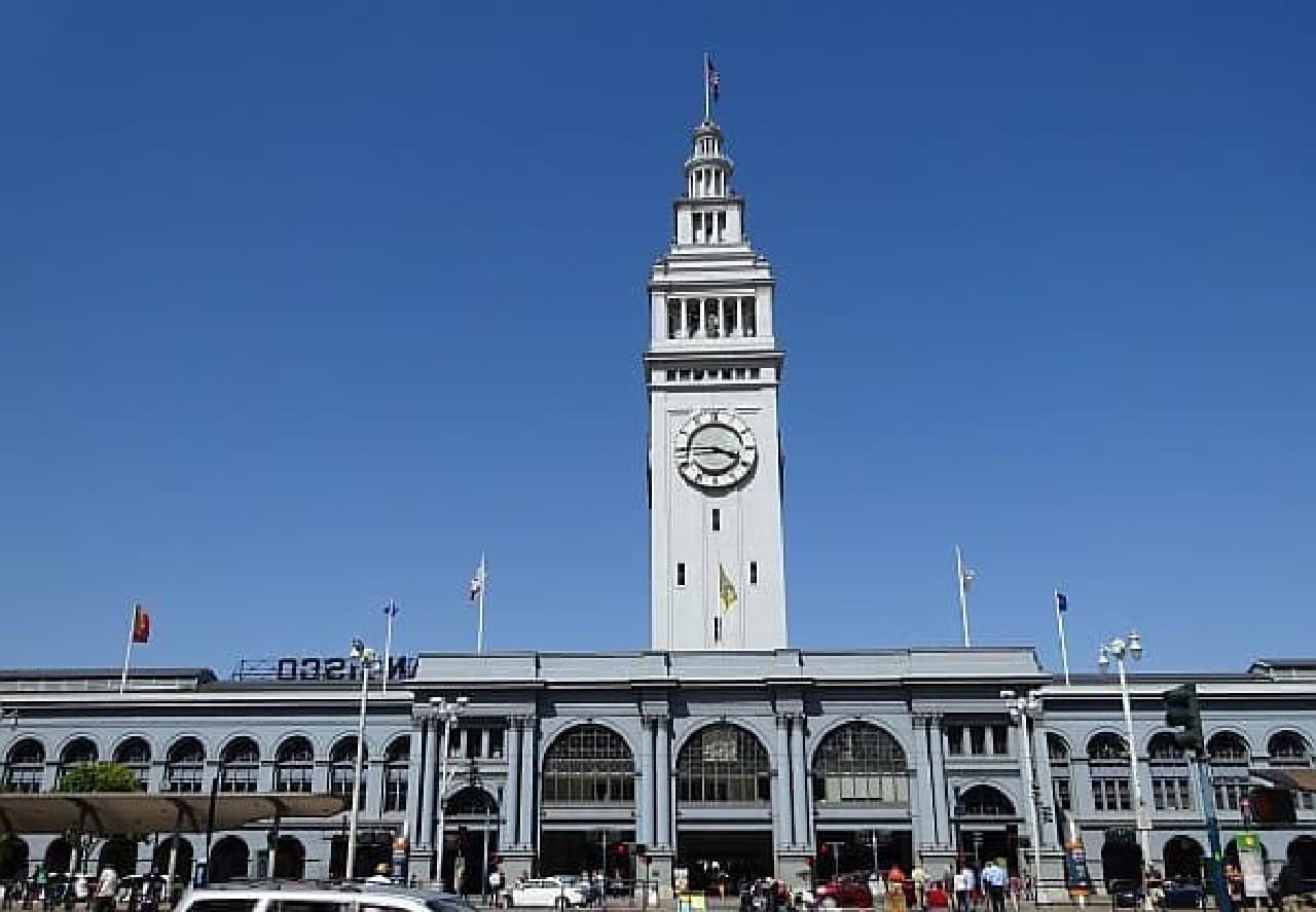 San Francisco's "Ferry Building" There is "Blue Bottle Coffee" on the far left