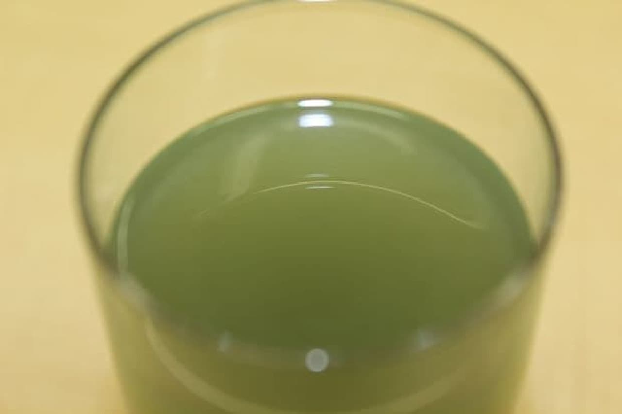 It looks like green juice, but it's rather sweet ...