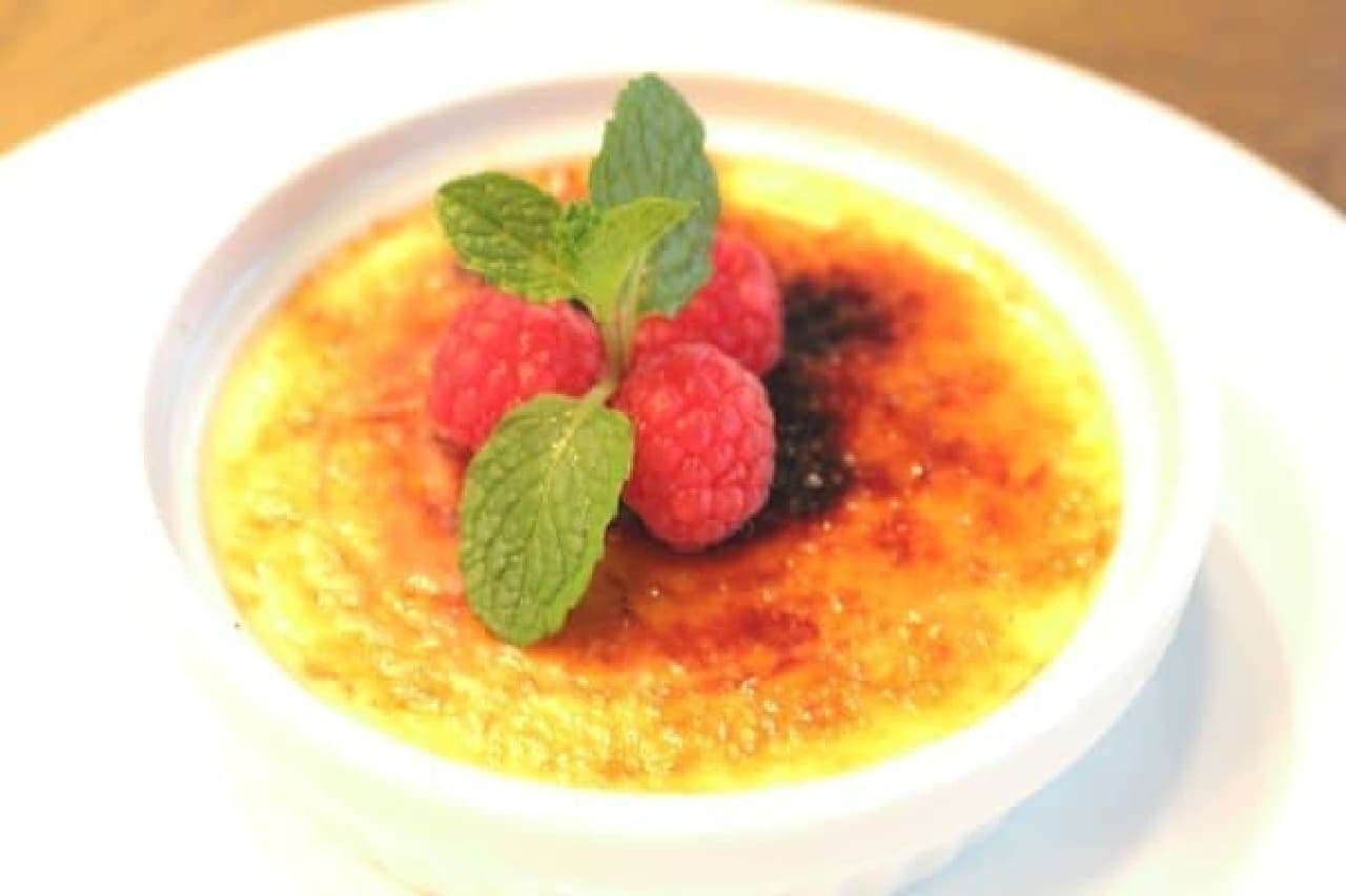 Desserts such as mellow "creme brulee" are also available