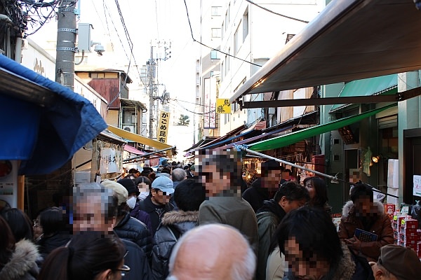 Nakadori on December 27th. It's very crowded!