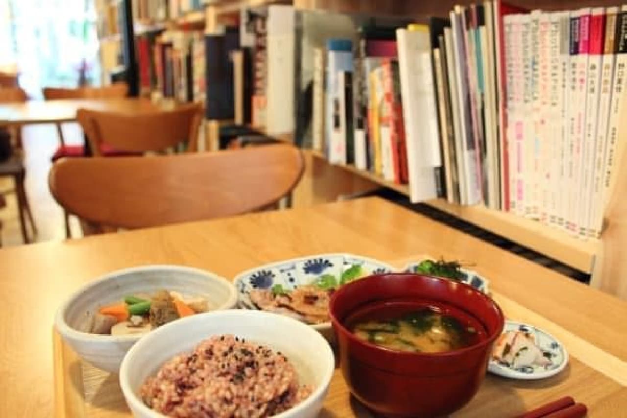 At the photo book dining room "Megutama", you will be very satisfied with your body and soul.