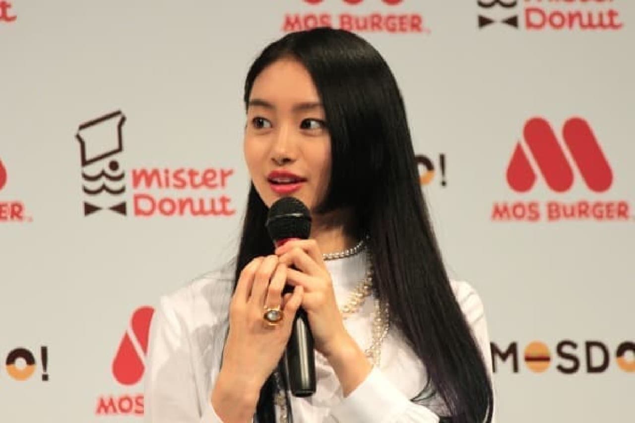 Shiori Kutsuna who appeared in the CM of Mister Donut