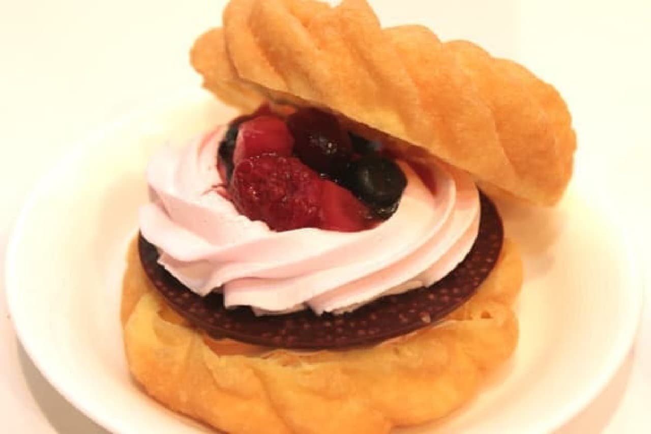 "Moss French Cruller Berry Chocolat"