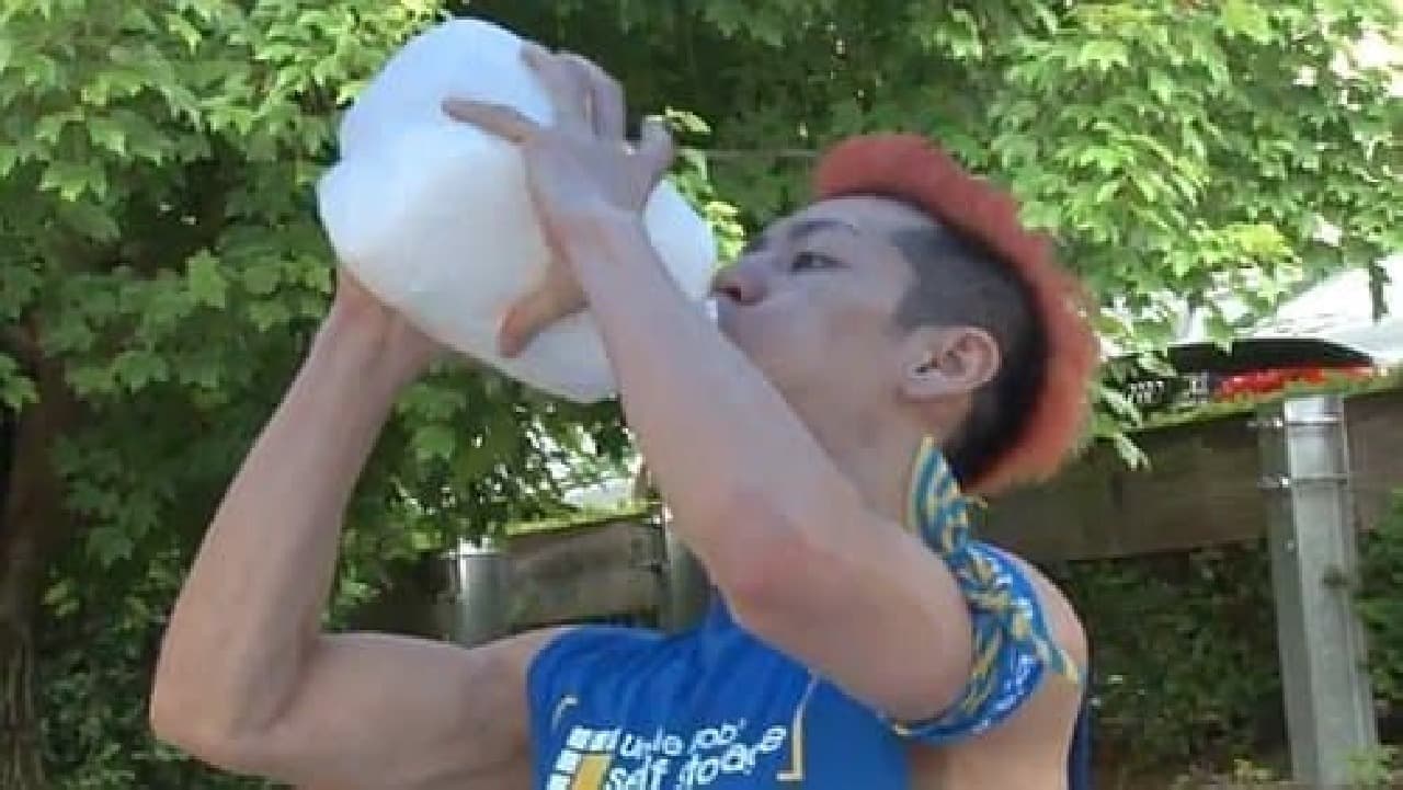 Mr. Kobayashi who challenges early drinking of milk