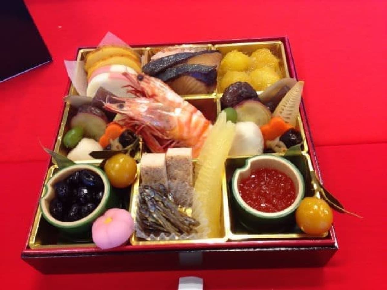 22 items "TOPVALU SELECT Japanese style one-tiered selection" for small groups using the same special ingredients as the pole
