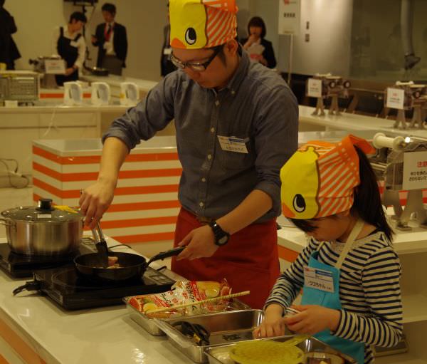 Cooking scene of the winning "Wa Mitsu"