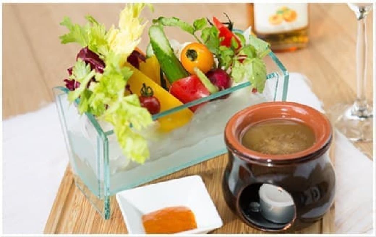 Vegetables served with apricot dip