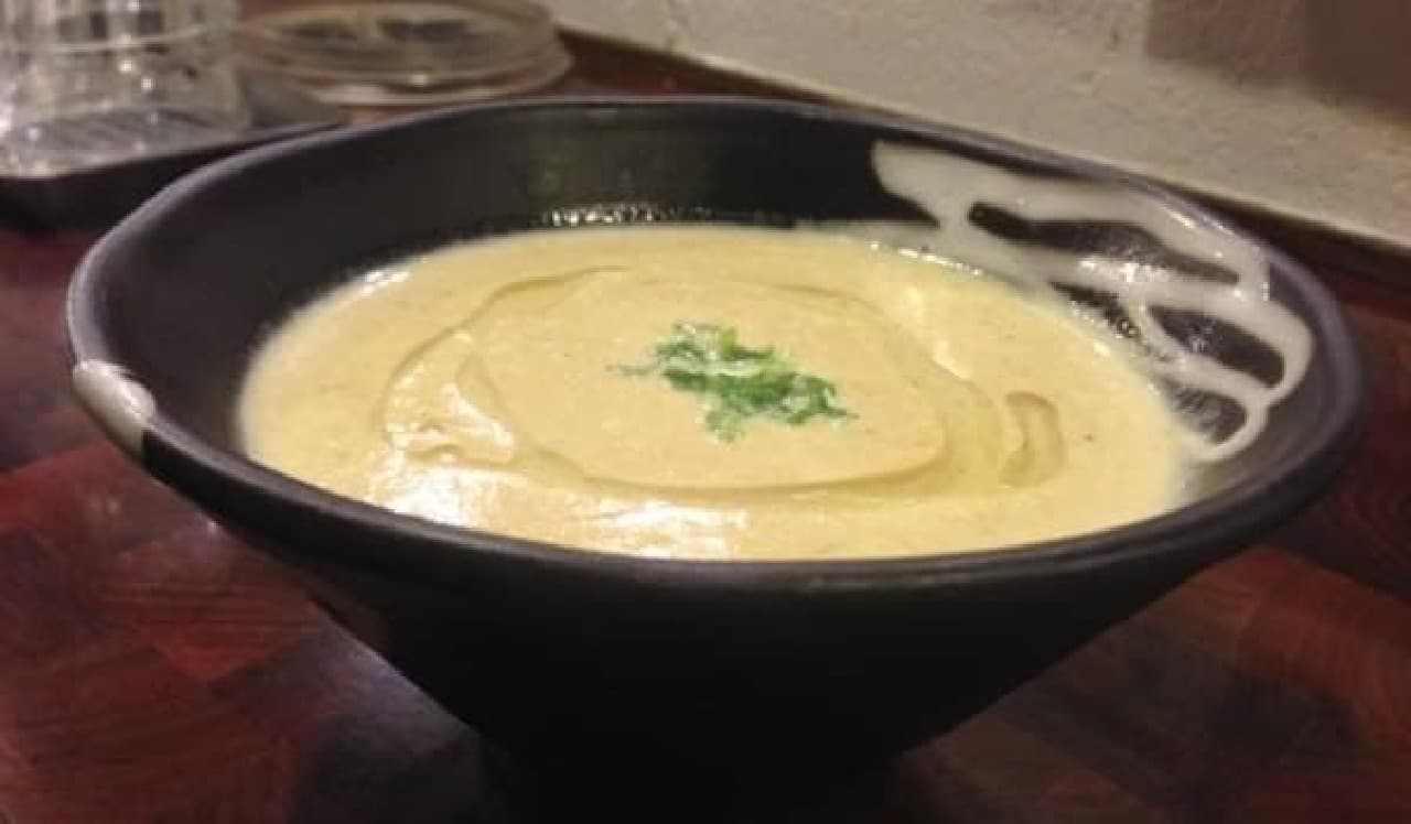 濃厚なクリーム仕立てのスープ