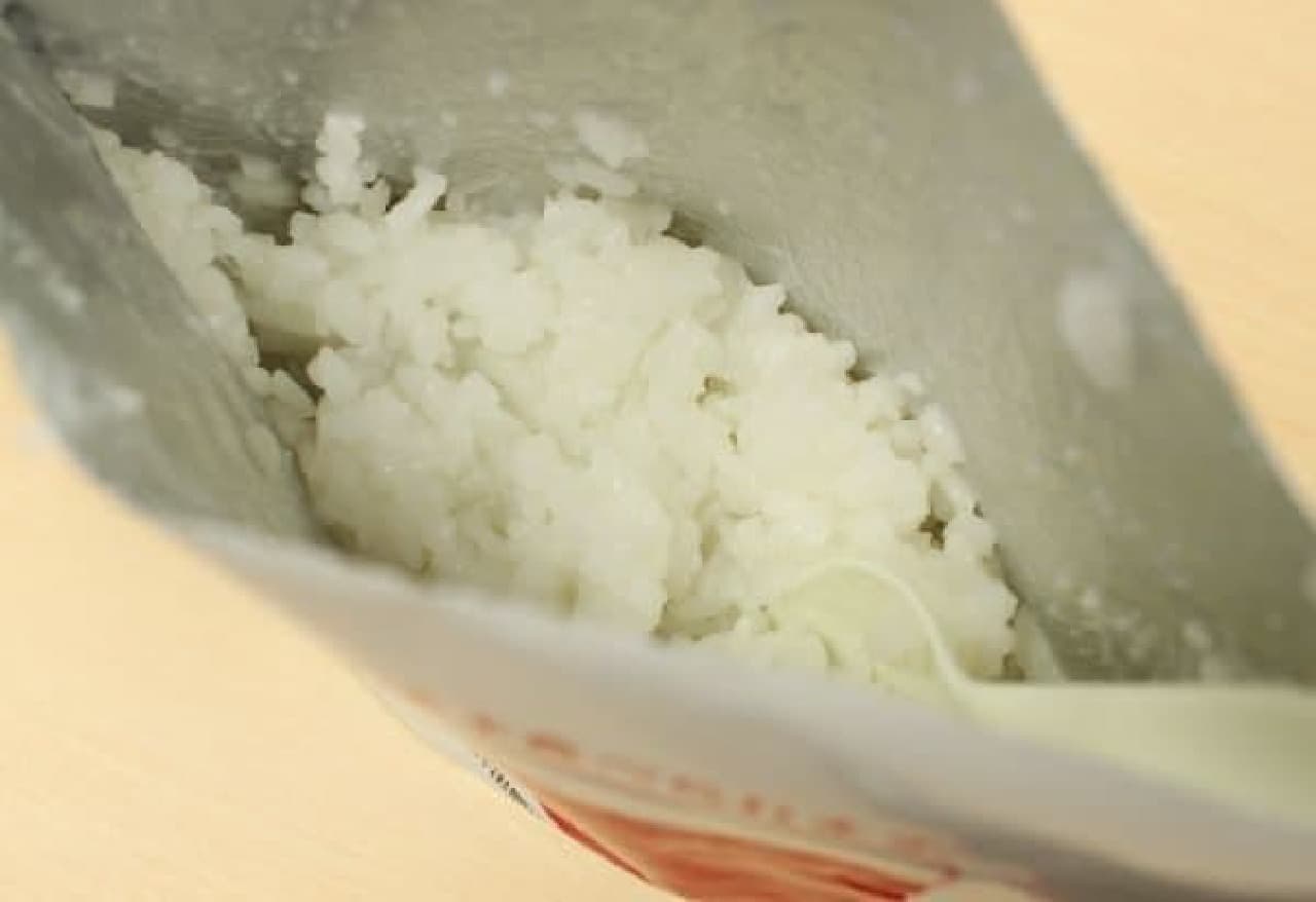 Lightly loosen rice with a spoon.