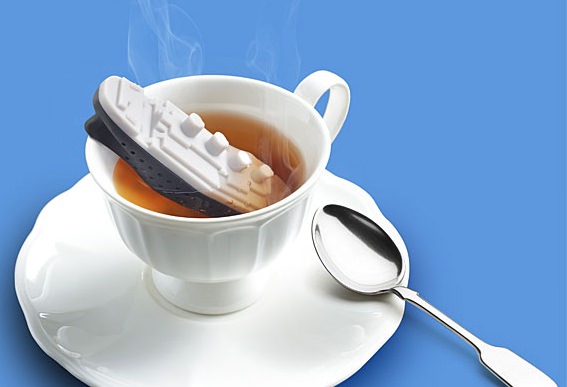 Tea infuser "Teatanic" that imitates Titanic