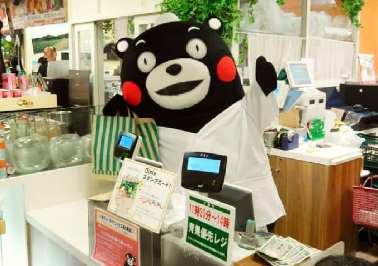 Kumamon challenges the cash register!