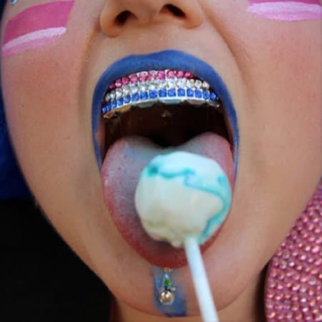 Photos that focus on teeth rather than lollipops