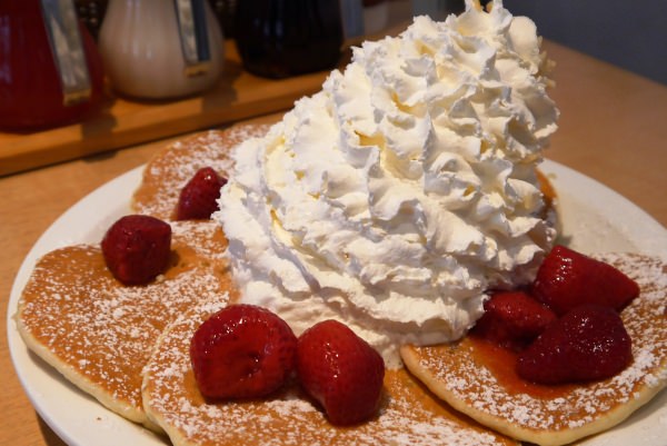 "Eggs'n Things" pancakes, which are said to be the most popular in Hawaii