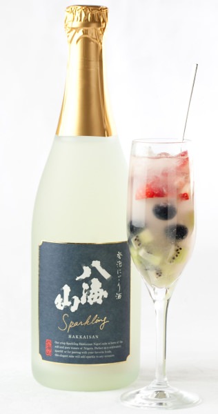 Uses Mt. Hakkai Sparkirng, which has a mellow taste and is easy to drink