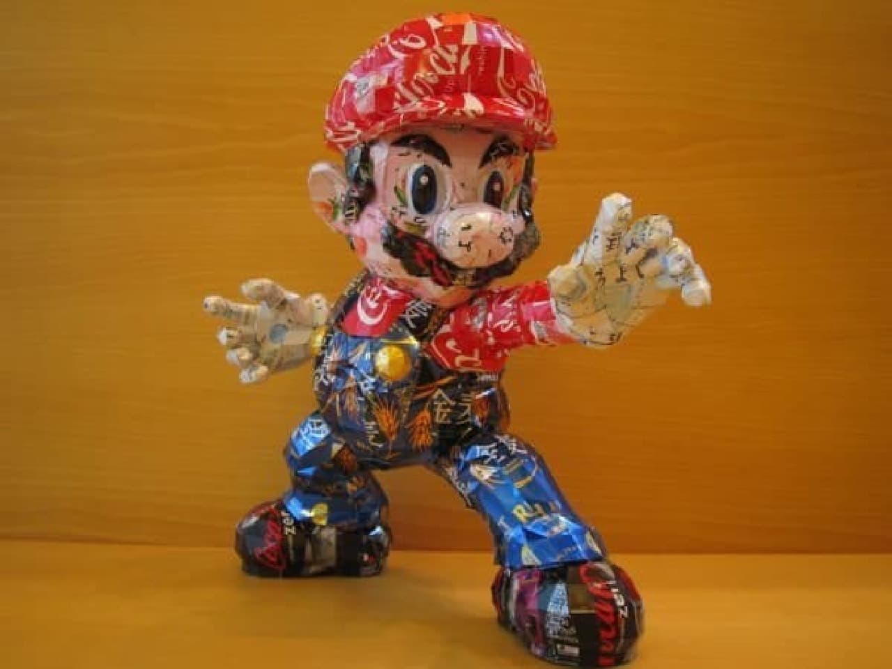 The letters "Mario" and "Kinmugi" made from empty cans are dazzling.