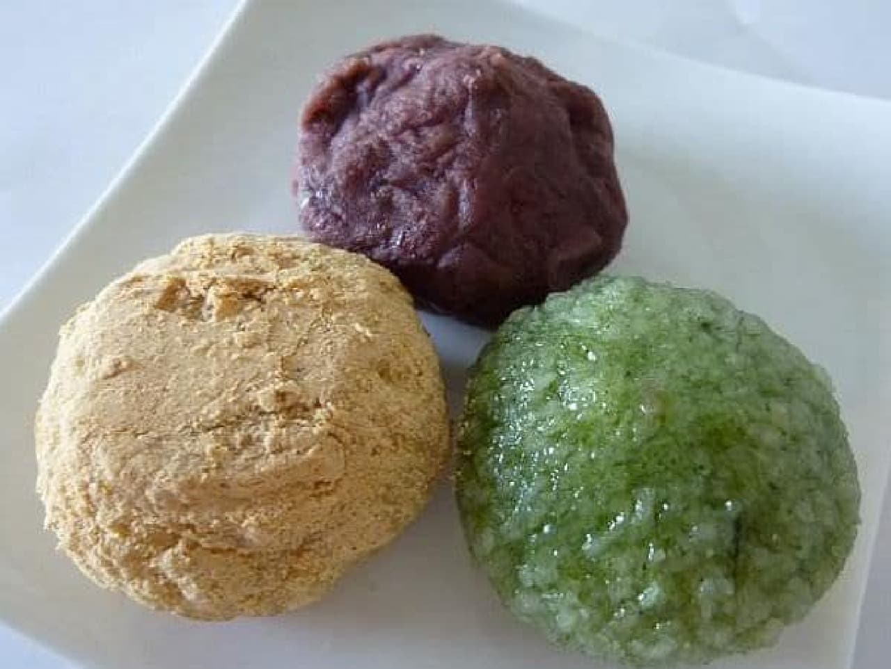"Aoyama style brown sugar ohagi (grain bean paste, wormwood, kinako)" with the concept of sweets that are kind to the body