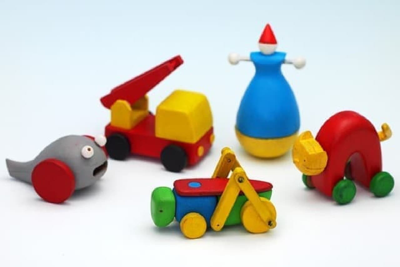 "Wooden toys" that you can move and enjoy