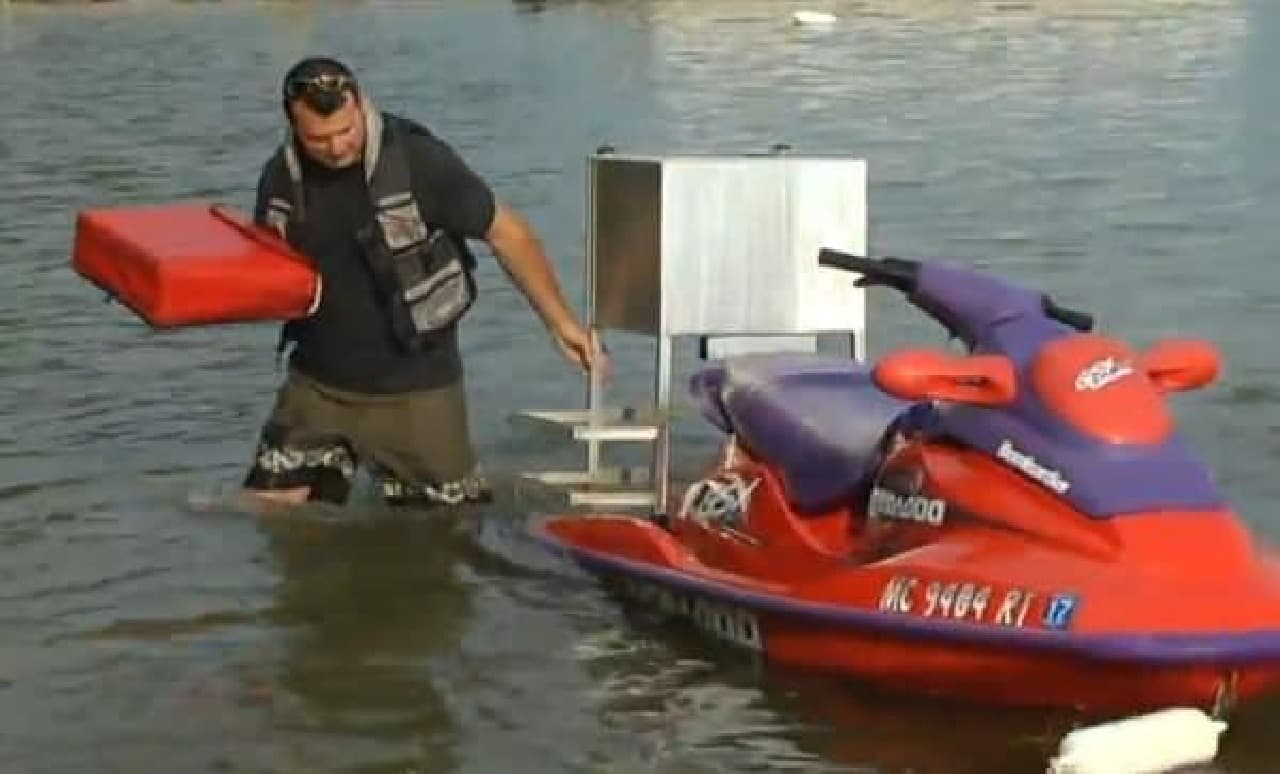 Jet ski with delivery box