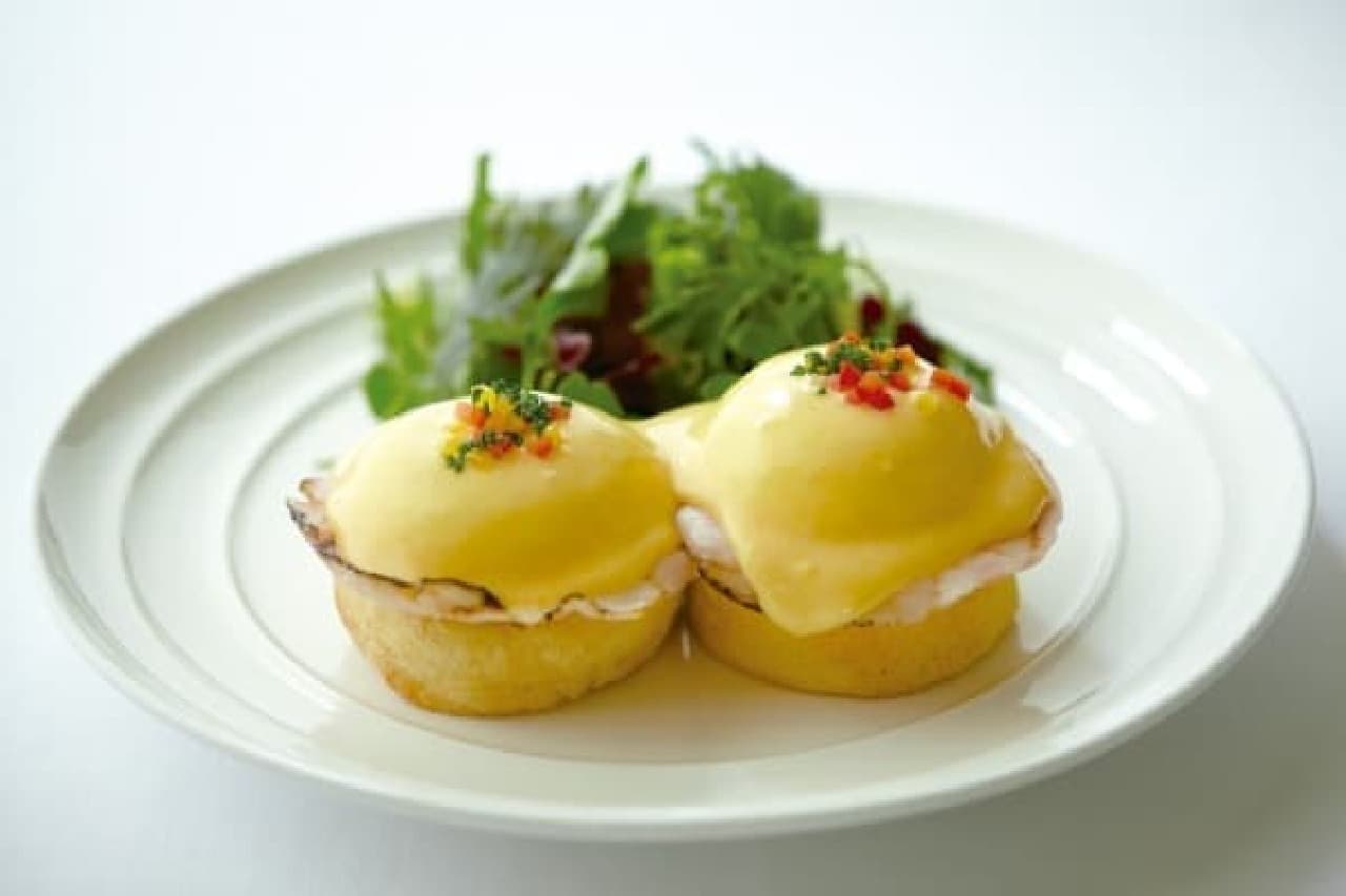 "Classic Eggs Benedict" which is also popular at LUMINE Shinjuku