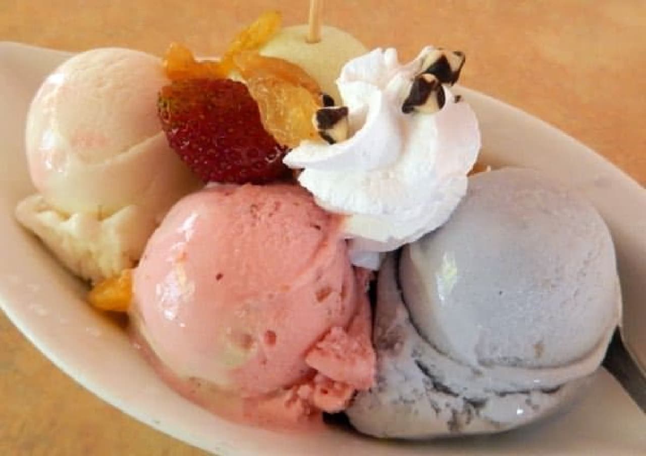 Assorted 4 types of ice cream