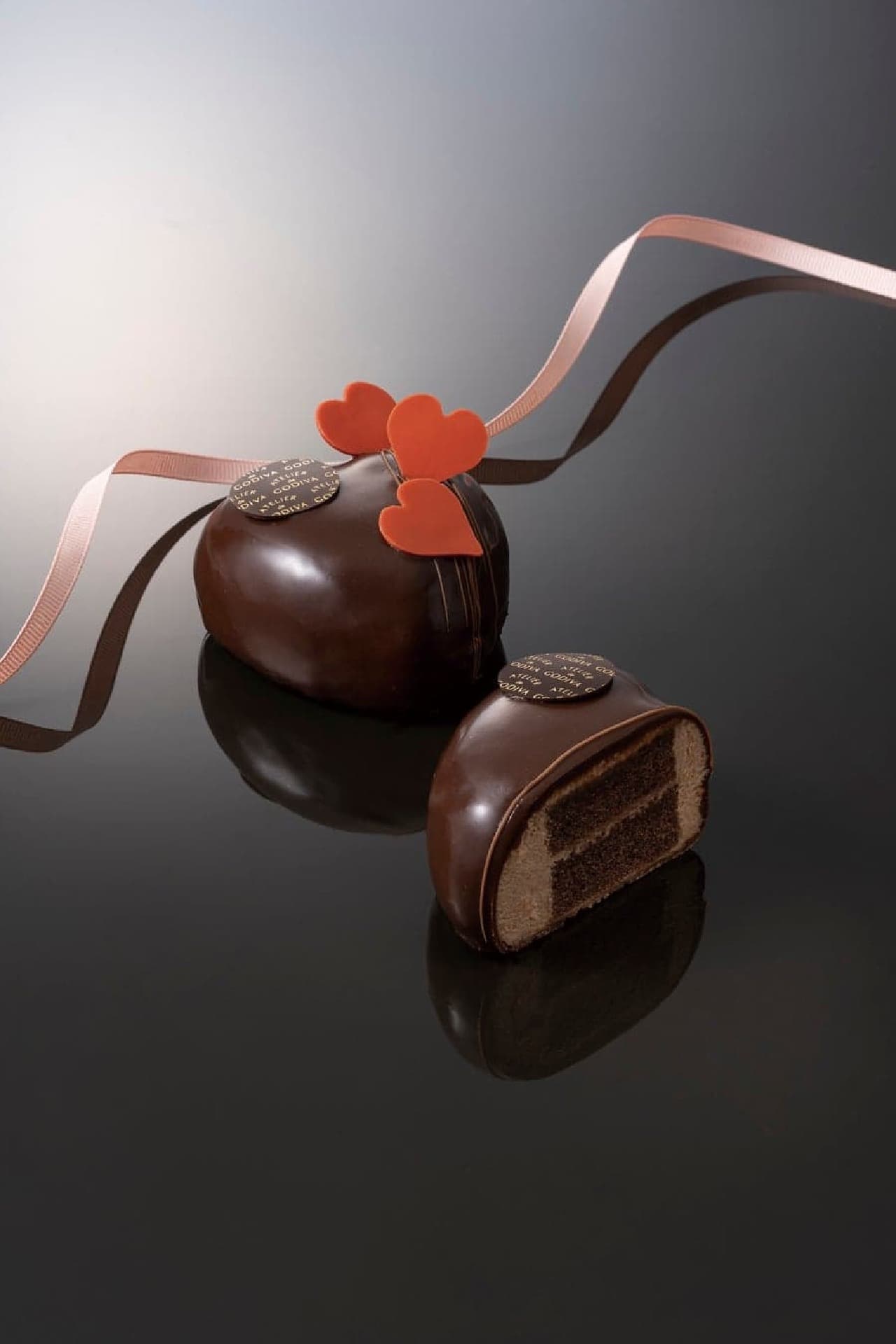 2024年バレンタイン限定！ゴディバから「ゴディバ タルト オ フレーズ」「とろけるチョコレートクリームのケーキ」「トゥ モン クール」の３品が１月10日より販売開始 画像1