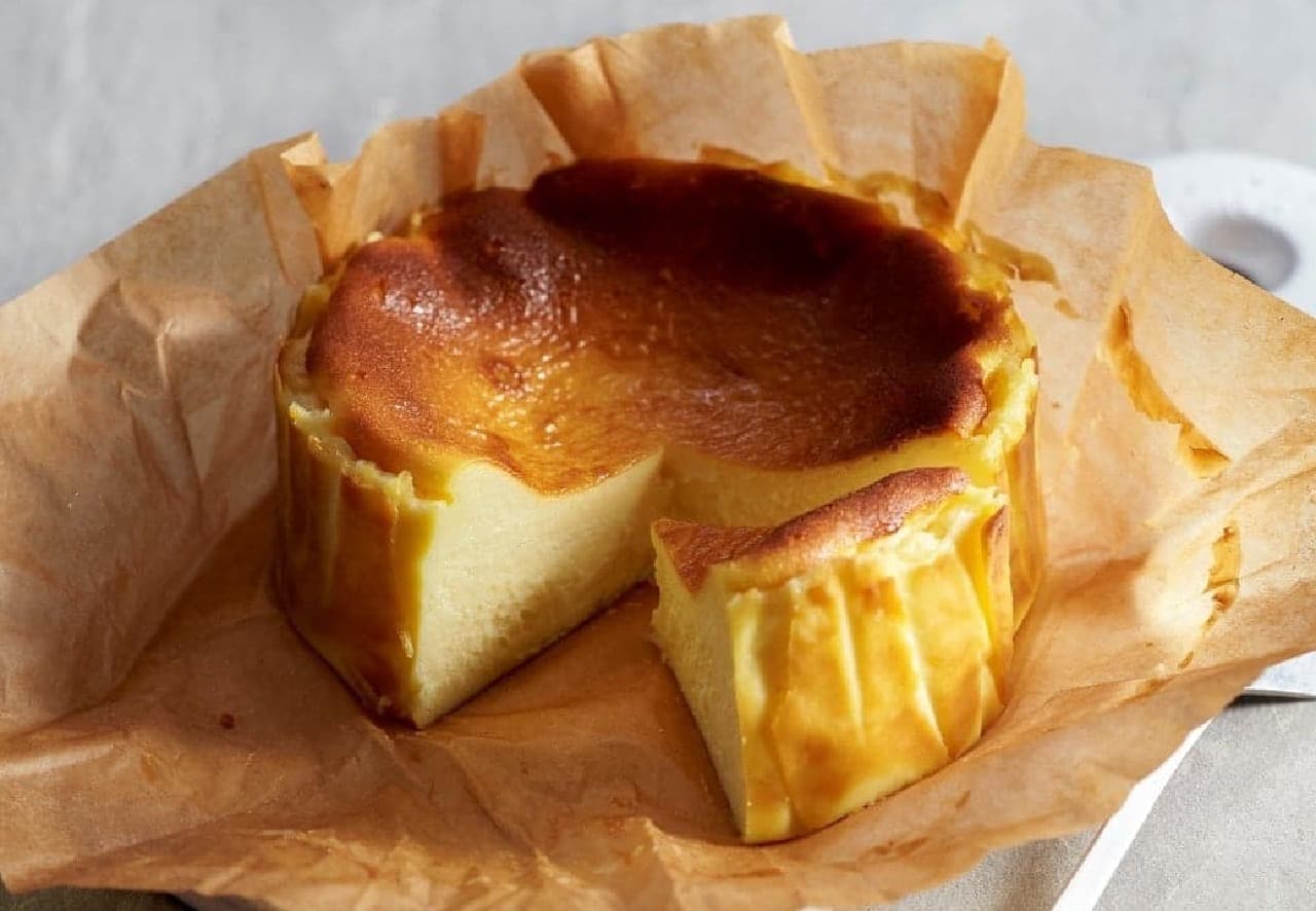 モロゾフからクリームチーズケーキ55周年を記念した「55thチーズケーキ（クリームリッチ）」が3月21日に全国発売：デンマーク王室御用達ブランドのクリームチーズ使用 画像1