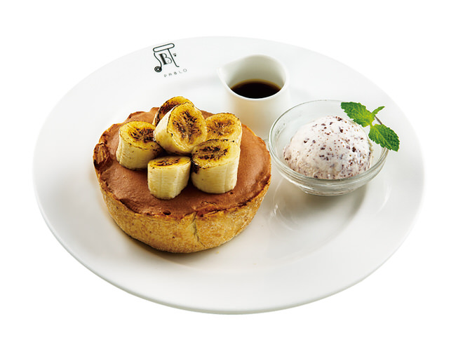 2nd floor cafe menu "Freshly baked mini cheese tart chocolate x banana"