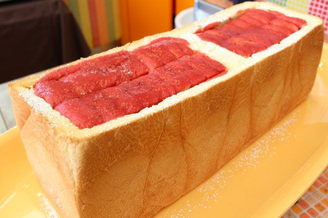 Honey toast with strawberry flavor