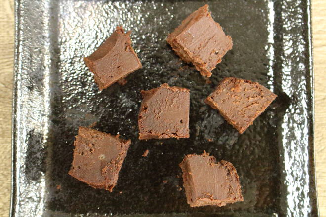 When chilled and cut into squares, it looks like raw chocolate | Ken's Cafe Tokyo
