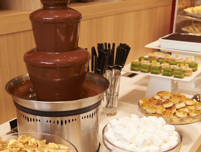 Chocolate fondue and chocolate drinks
