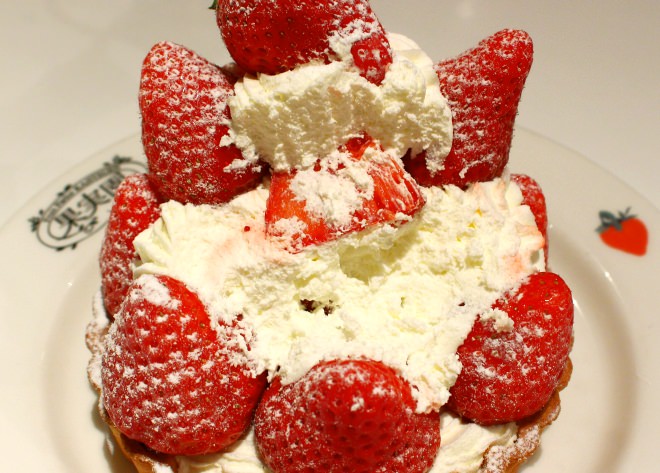 Amaou tart, there were cut strawberries in the whipped cream too!