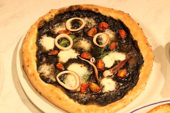 Squid Ink Pizza｜800 Degrees