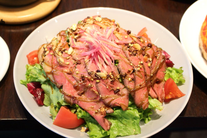Heaping roast beef salad ｜ SAWAMURA