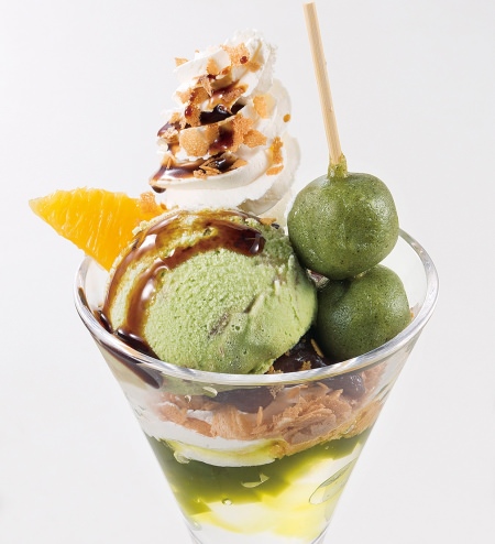 Japanese-style parfait with water warabimochi and kusa mochi-style ice cream