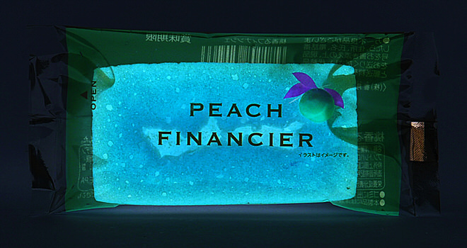 Financier with peach scent
