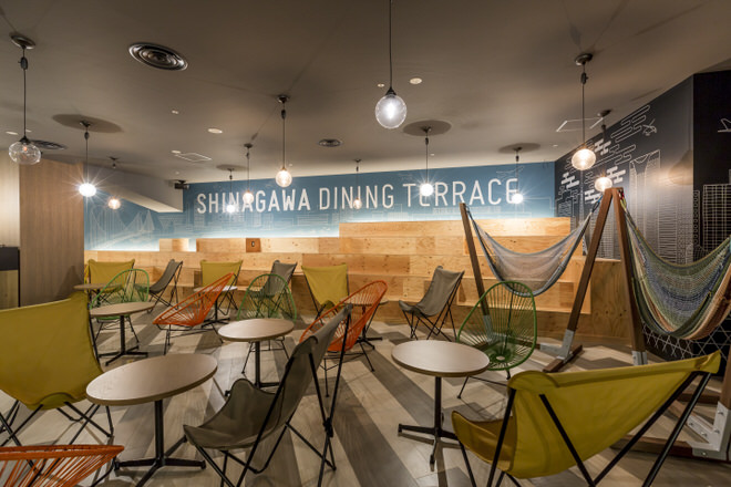 Hammock-like audience seats | Shinagawa Dining Terrace "Chibo"