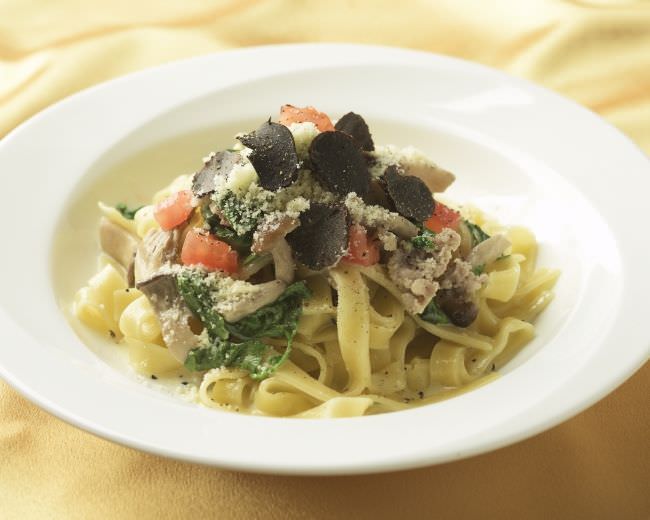 Truffle scented mushrooms and spinach pasta