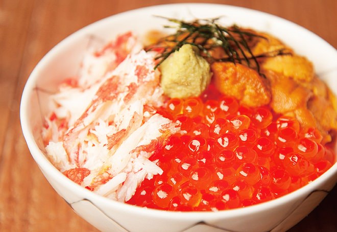 Luxury bowl where you can eat "sea urchin, salmon roe, crab" at once