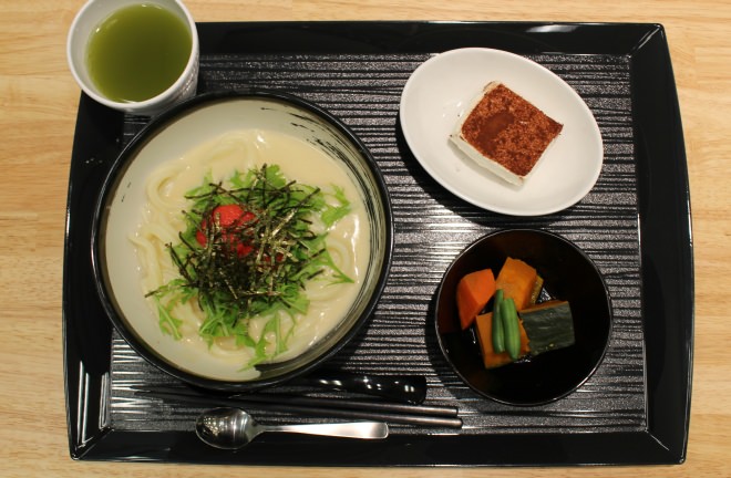 For udon, a set of simmered pumpkin (100 yen) and tiramisu (150 yen)