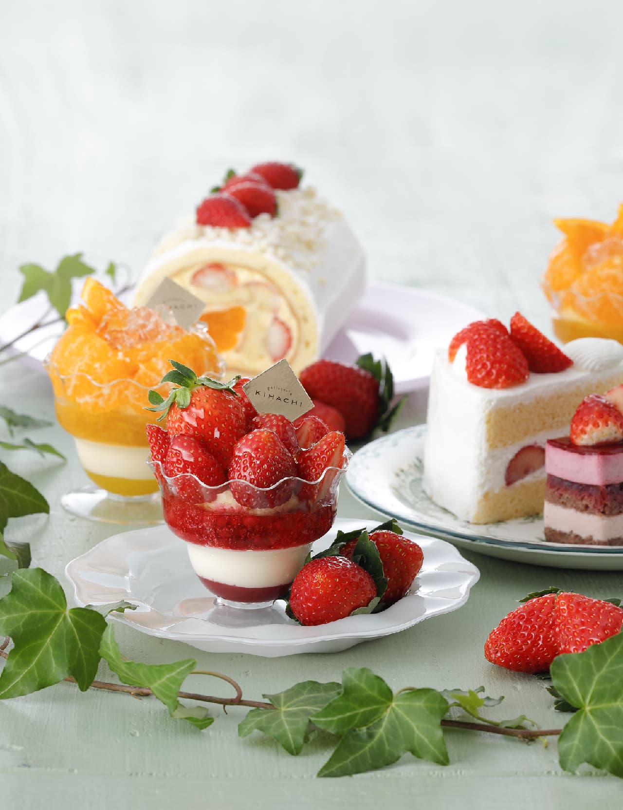 Sweets using Tochiotome strawberries and seasonal citrus fruits